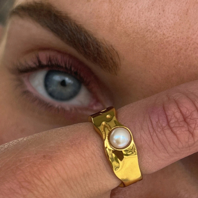 "SISTA Guld Ring med Perler" kan ændres til "SISTA Guld Ring med Ægte Perler".