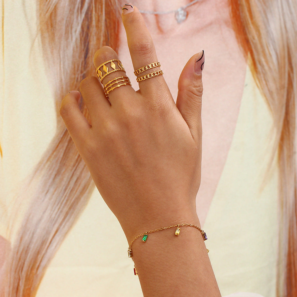 Josephine Armbånd med Ædelsten" kan omskrives til "Josephine Bracelet Featuring Gemstones.