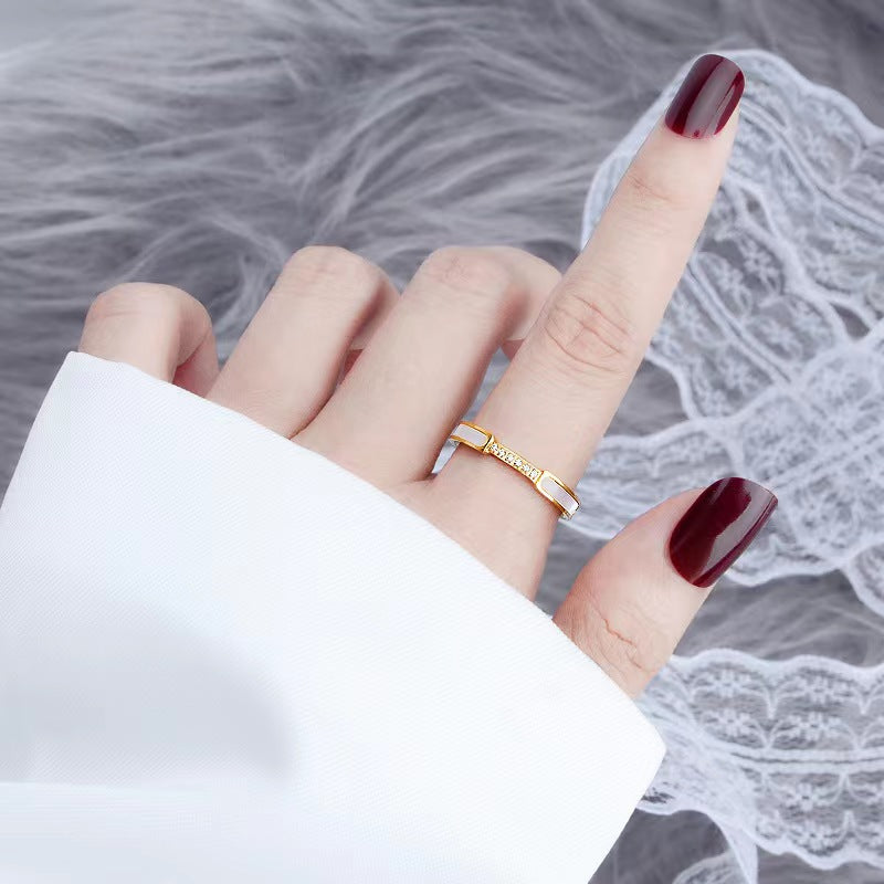 Gabrielle Teemant Simulandi Ring" can be rephrased as "Simulandi Ring by Gabrielle Teemant.