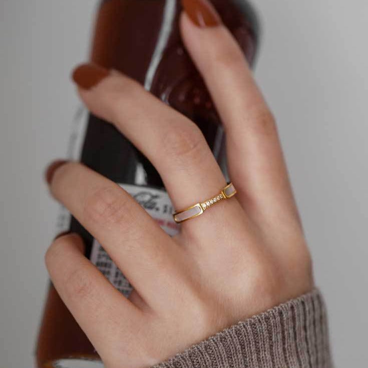 Gabrielle Teemant Simulandi Ring" can be rephrased as "Simulandi Ring by Gabrielle Teemant.