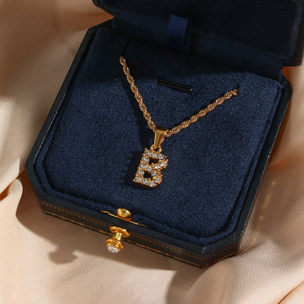 Initialer Diamantvedhæng fra Maeve