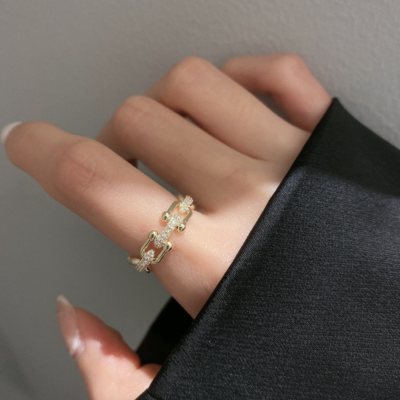 Adjustable CHLOE Ring for Ultimate Comfort
